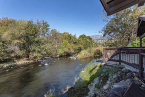 Sequoia Riverfront House with Private Beach